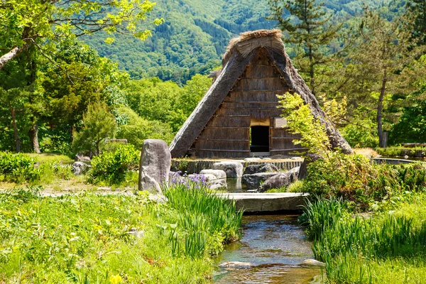 Desa bersejarah Jepang Shirakawa-go di musim panas — Stok Foto