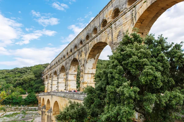 Pont du Gard, um antigo aqueduto romano perto de Nimes, no sul do franco — Fotografia de Stock