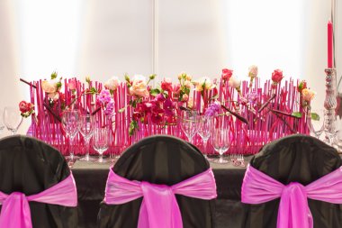 pembe düğün veya olay parti için zarif masa ayarla.