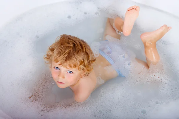 Toddler boy playing in bathtub at home — Stock Photo, Image