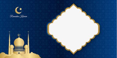 Ramazan Kareem afişi tebrik kartı şablonu tasarımı. Mavi altın renginde, ay, bulut, yıldız ve cami dekorasyonlu vektör çizimi. Lüks İslami arkaplan