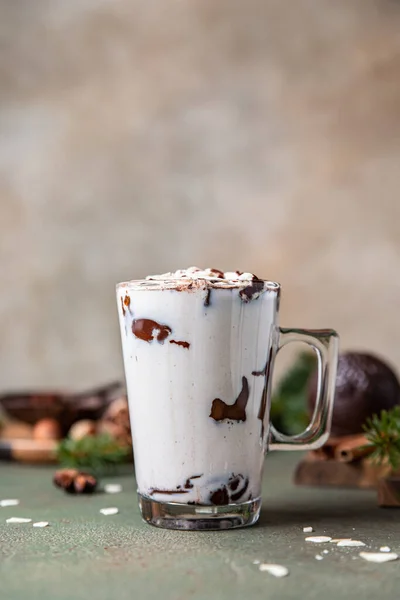 Warme Chocolade Met Marshmallow Cacao Chocoladebom Groene Betonnen Ondergrond Wintercompositie — Stockfoto