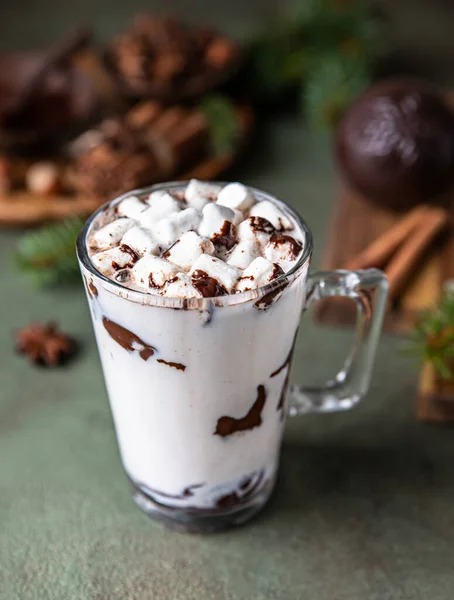 Glazen Beker Met Warme Chocolademelk Cacao Drank Kaneelstokjes Met Anijs — Stockfoto