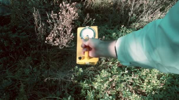 放射性探测器 一种传统的黄色Geiger计数器 — 图库视频影像