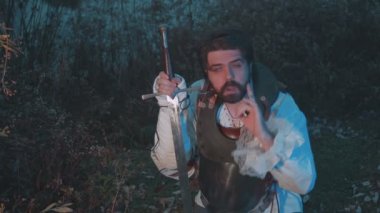 Şövalye alacakaranlıkta