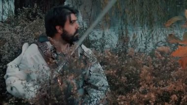 Şövalye dışarıda.