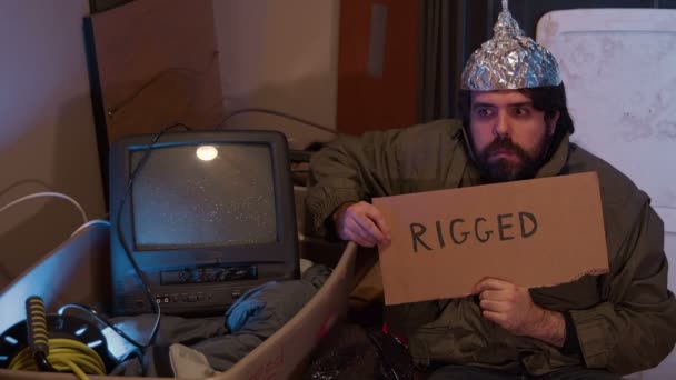 Rigged crazy tin foil hat guy — Stock Video