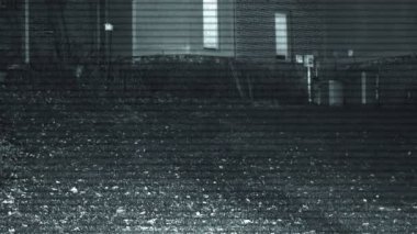 Gece yarısı korkunç gölge figürü.