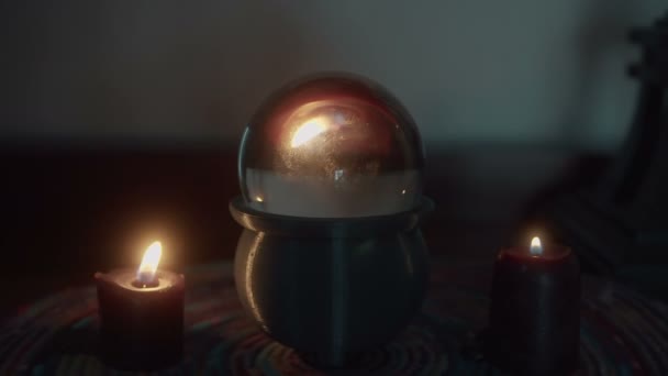 Kryształowa kula ze świecami — Wideo stockowe