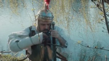 Romalı asker hazırlanıyor.