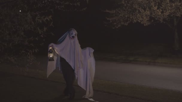 外の幽霊ピエロ — ストック動画
