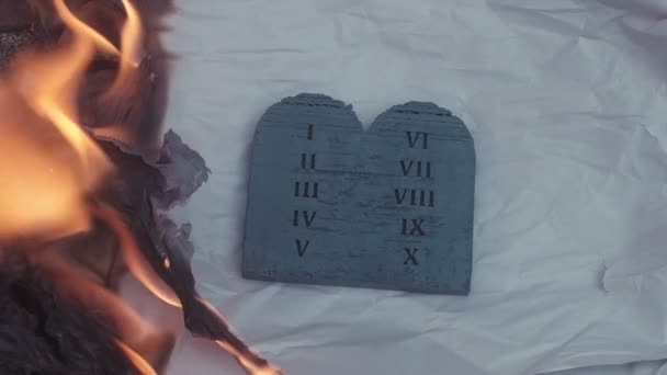 Burning 10 commandments fire — Stock Video