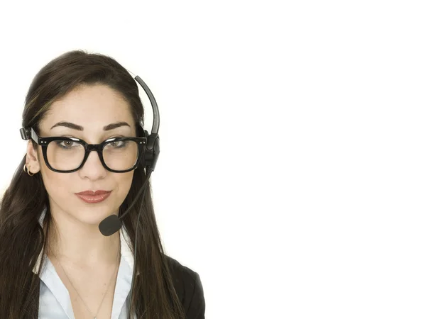 Attraente giovane donna d'affari che parla sulle cuffie vendite telefoniche e attività di marketing — Foto Stock