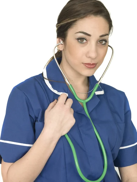 Ung kvinna Junior läkare sjuksköterska eller hälso-och arbetare — Stockfoto