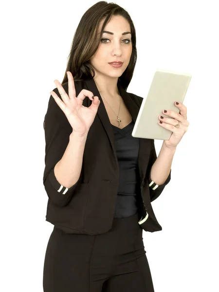 Aantrekkelijke jonge professionele vrouw met een Tablet — Stockfoto