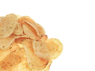Aromalı patates cips karşı düz beyaz arka plan avuç