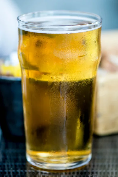 Pinta di vetro di birra leggera o Lager — Foto Stock