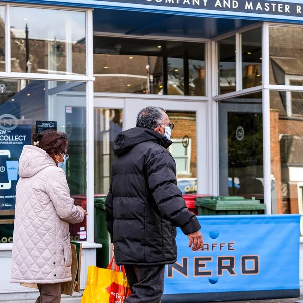 London November 2020 People Walking Caffe Nero Takeaway Coffee Shop — стокове фото