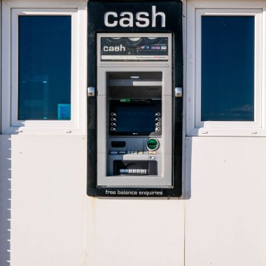 Poole Dorset UK, Aralık 06 2020, İnsansız ATM Para Makinesi