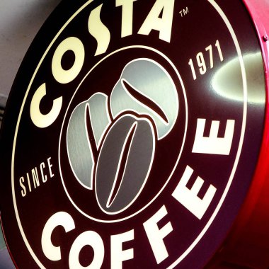 Londra İngiltere, 07 Ocak 2021, Costa Kafe High Street Perakende Logosu veya İmza, İnsansız Yakın