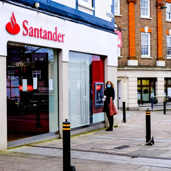 Лондон Великобритания Января 2021 Года Филиал Розничного Банка Santander Spanish — стоковое фото
