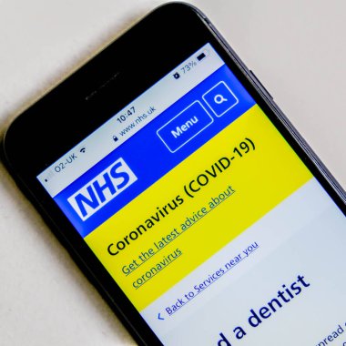 Londra İngiltere, 17 Ocak 2021, NHS Uygulama Mobil veya Akıllı Telefon Ekran Görüntüsü Covid-19 Pandemik Dişçi Bulma