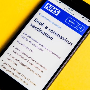 Londra İngiltere, 17 Ocak 2021, NHS Uygulama Mobil veya Akıllı Telefon Ekranı Koronavirüs Aşısı Çekimi