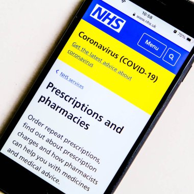 Londra İngiltere, 17 Ocak 2021, NHS Mobil Uygulama veya Akıllı Telefon Rehberi Covid-19 Salgını sırasında reçete ve eczaneler için