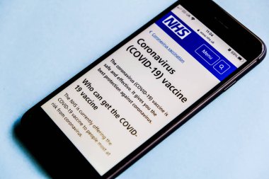 Londra, 17 Ocak 2021, NHS Mobil Uygulama veya Akıllı Telefon Ekran Görüntüsü Coronavirus Aşılama Davetiyesi
