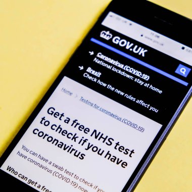 Londra, 17 Ocak 2021, NHS Uygulama Mobil veya Akıllı Telefon Ekran Görüntüsü Serbest Coronavirüs Test Bilgileri