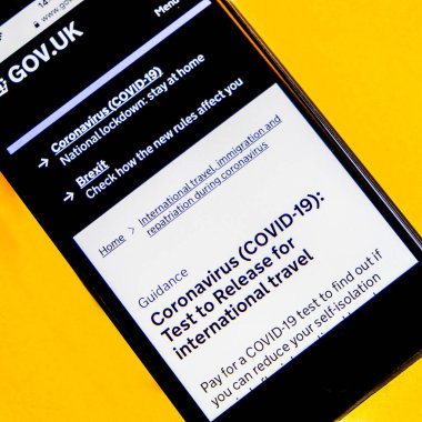 Londra İngiltere, 18 Ocak 2021, Hükümet İnternet Sitesi Coronavirus Covid-19 Uluslararası Seyahatten Önce Sınama
