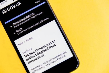 Londra İngiltere, 18 Ocak 2021, Hükümet İnternet Sitesi Coronavirus Covid-19 Uluslararası Seyahatten Önce Sınama