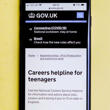 Londra İngiltere, 19 Ocak 2021, Gençlere Kariyer Tavsiyesi İçin Cep Telefonundaki Hükümet İnternet Sitesi