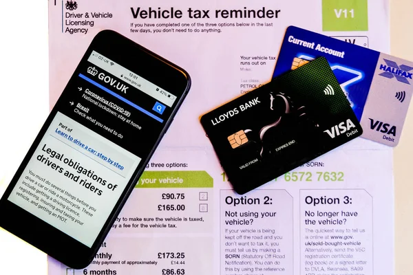 London Egyesült Királyság Február 2021 Line Mobiltelefon Screenshot Dvla Car — Stock Fotó