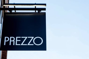 Londra İngiltere, 12 Aralık 2017, Prezzo İtalyan Stili Gıda Restoranı Tabela