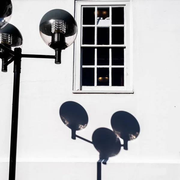 Epsom London Dubna 2021 Modern Street Lighting Casting Shadow White — Stock fotografie