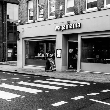 Kingston Upon Thames, Londra 26 Mart 2021, Wagamama Asya Yemek Lokantası Cephesi İnsansız