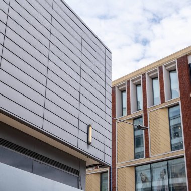 Kingston London UK, 26 Haziran 2021, Modern Şehir Merkezi 'nin Mimarisi ve Dış Kaplaması İnsansız
