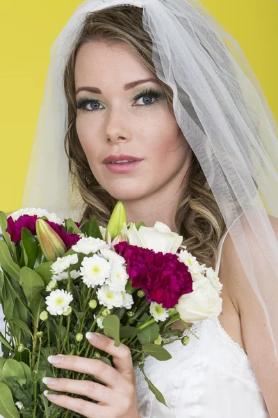 Attractive Young Bride Carrying Flowers — Stock Photo, Image