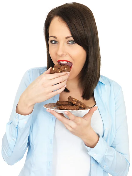 Jovem mulher comer biscoitos — Fotografia de Stock