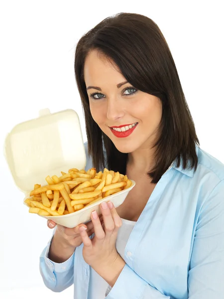 Mujer joven comiendo patatas fritas —  Fotos de Stock