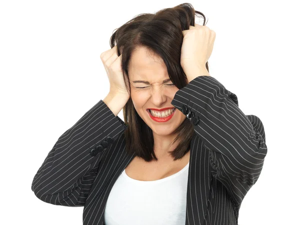 Trekken van haar boos gefrustreerd jonge zakenvrouw — Stockfoto