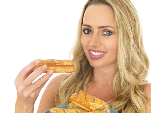 Young Woman Wirth a Plate of Sausage Rolls — Stock Photo, Image