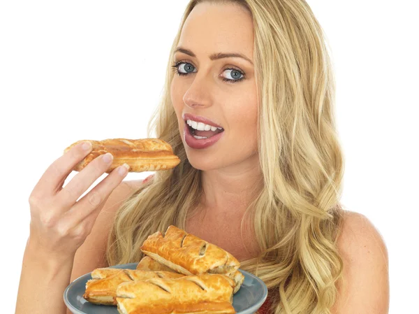 Young Woman Wirth a Plate of Sausage Rolls — Stock Photo, Image