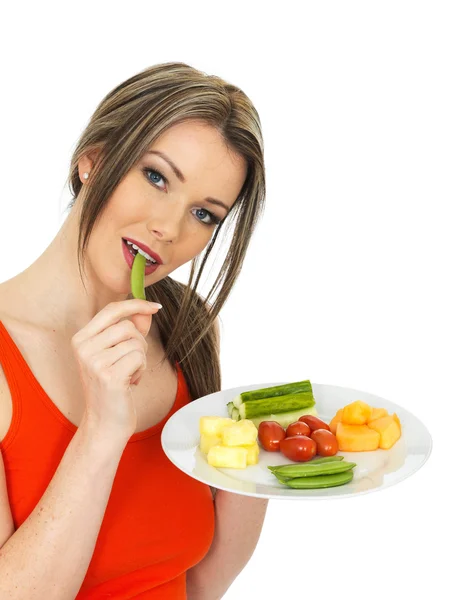 Mujer joven comiendo cinco al día —  Fotos de Stock