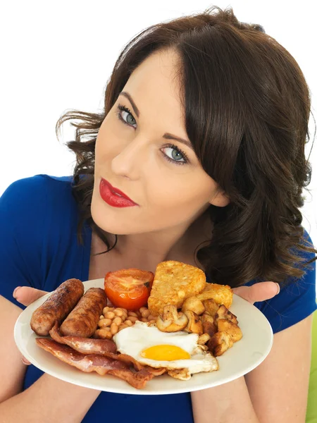 Jonge Brunette Kaukasische vrouw, het eten van een traditioneel gekookt volledig Engels ontbijt — Stockfoto