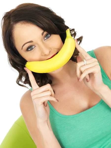 Jonge vrouw met een banaan — Stockfoto