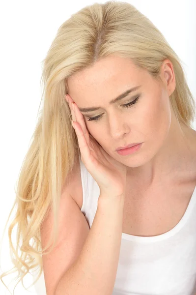 Triste infelice giovane donna guardando stressato e preoccupato — Foto Stock