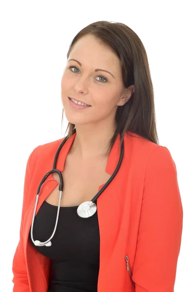 赤いジャケットを着て聴診器を持つ 20 代の美しい若い女性医師 — ストック写真