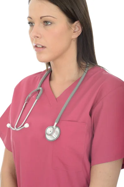 Portrait d'une jeune belle femme médecin dans la vingtaine portant des gommages de théâtre rose — Photo